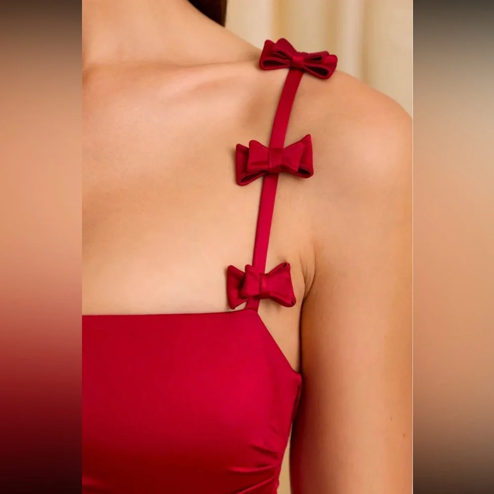 Oh Polly
BOW-DETAIL RUCHED BUBBLE HEM MINI DRESS IN TRUE RED - Picture 4 of 5